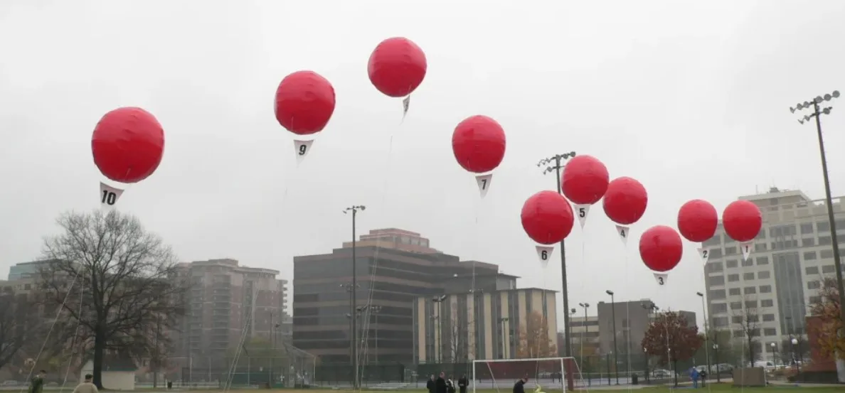 10 red balloons