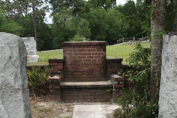 Stone Cold Spirits: Some of America’s Most Bizarre and Haunted Tombstones Devil’s Chair Cassadaga