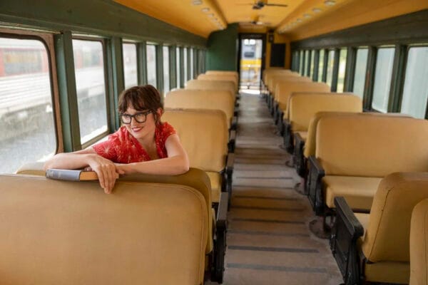 ACCLAIMED SINGER-SONGWRITER JENNA NICHOLLS ﻿